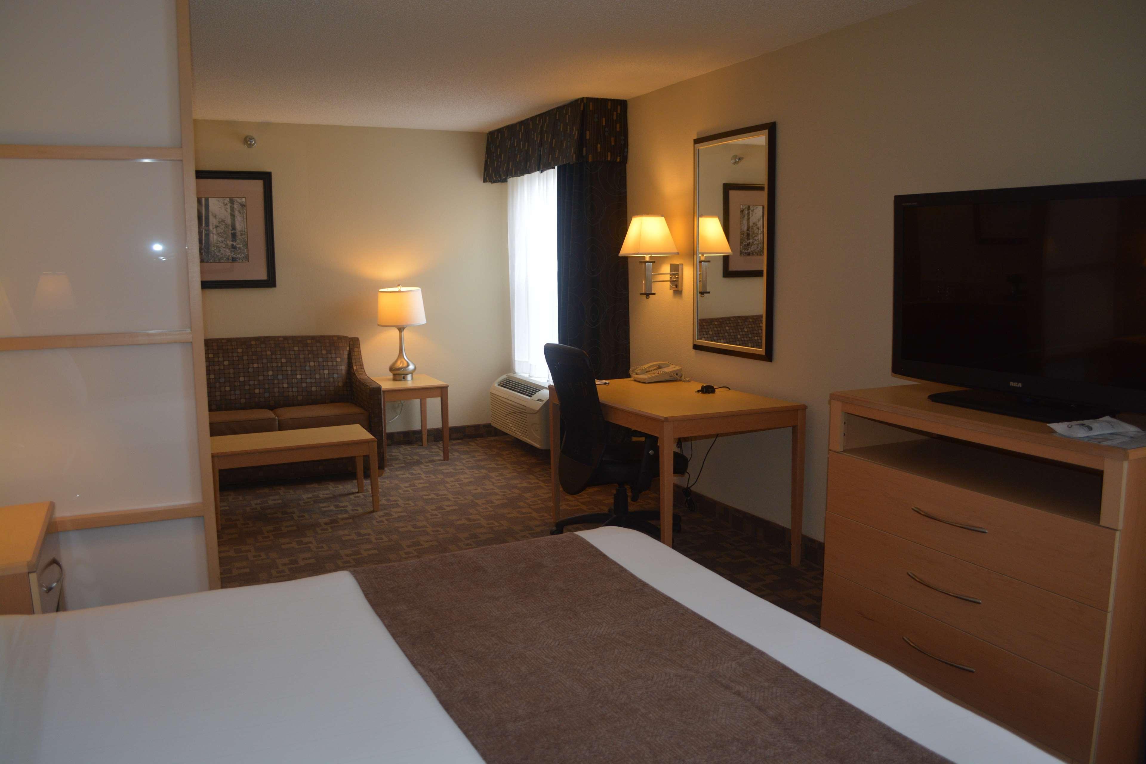 Surestay Plus Hotel By Best Western Roanoke Rapids I-95 Habitación foto